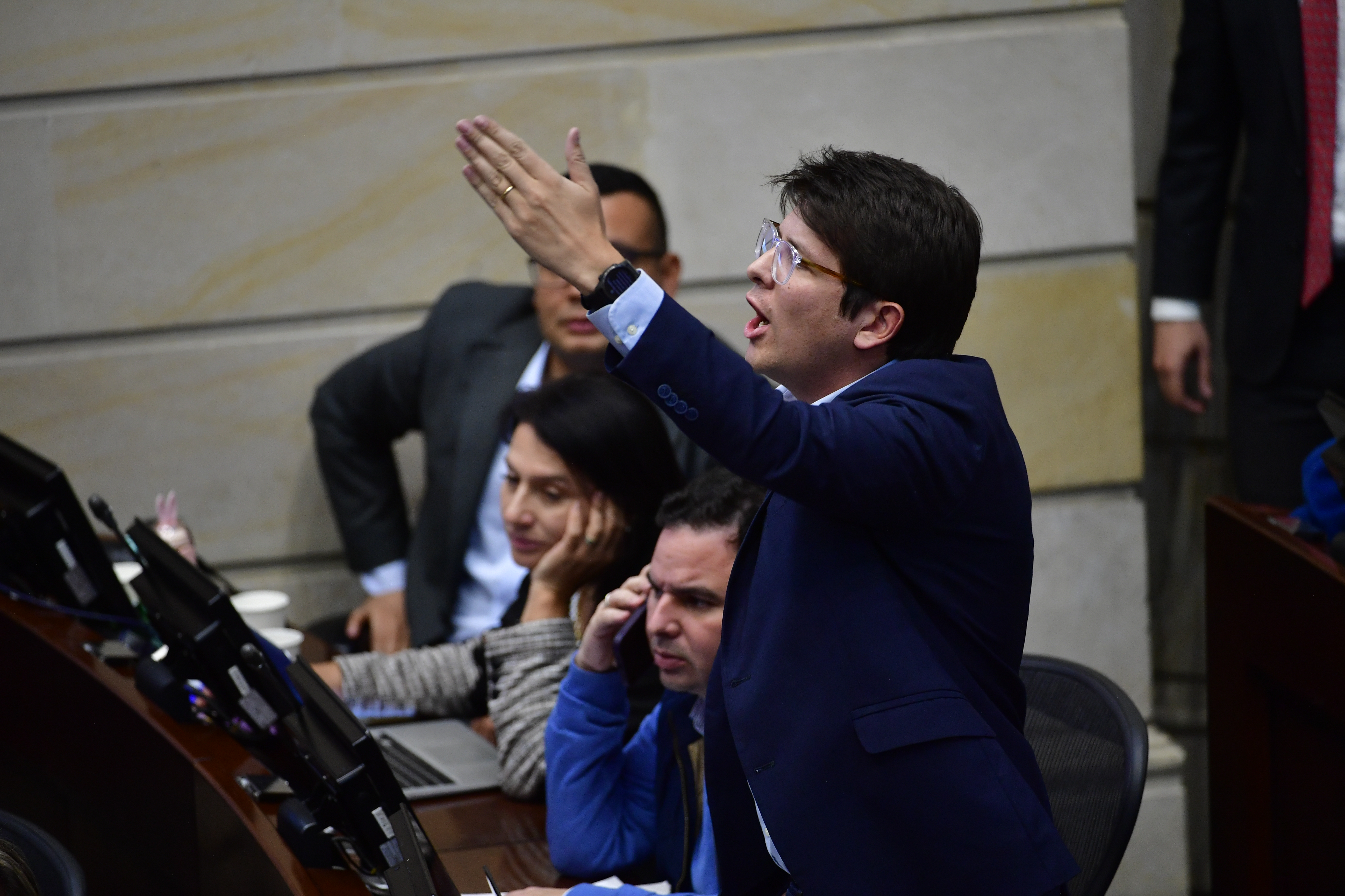 Senador de la república durante la moción de censura a Iván Velásquez en el Congreso de la República
