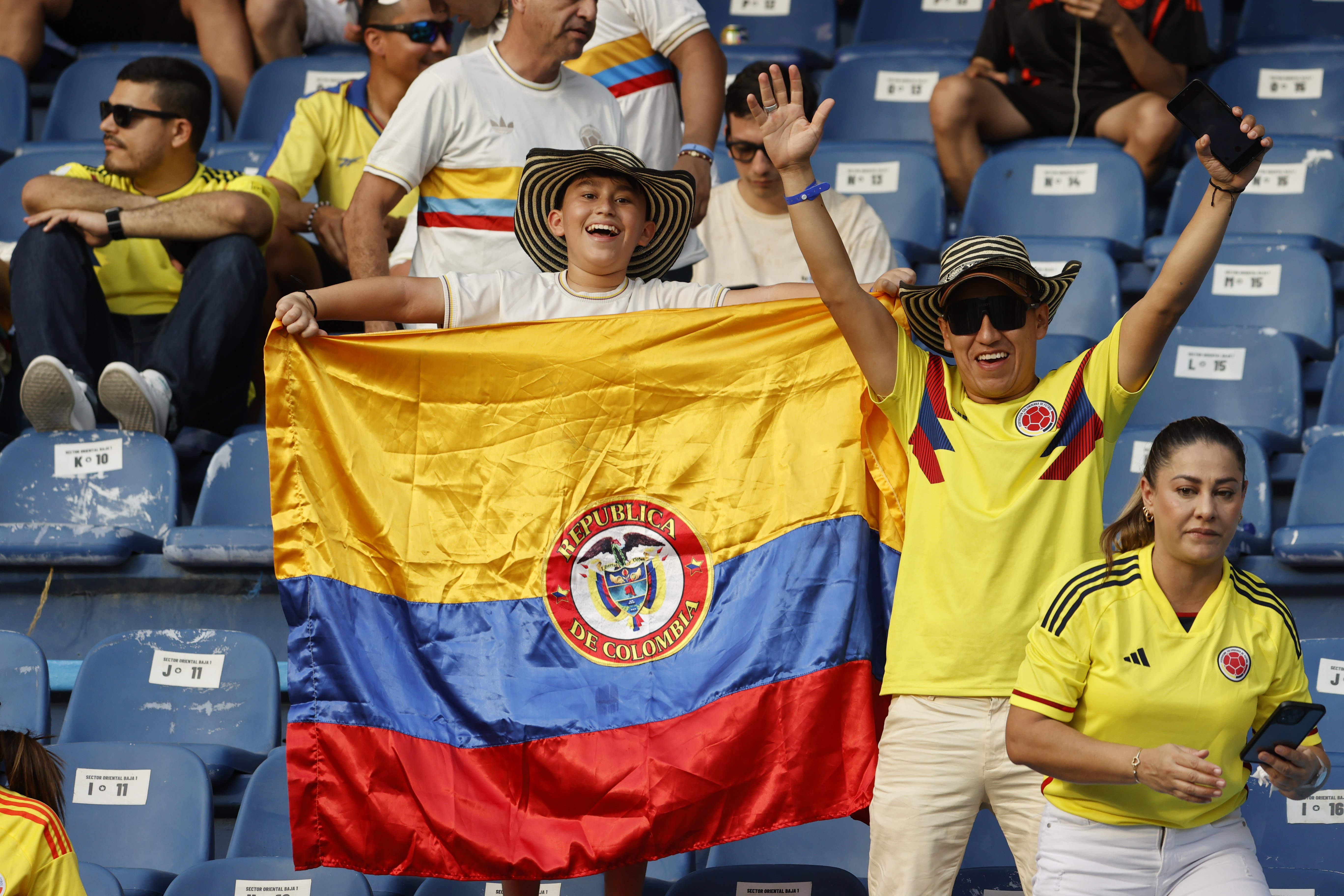 ¿Faltó apoyo? Con videos comparan a los hinchas de Argentina con los de Colombia