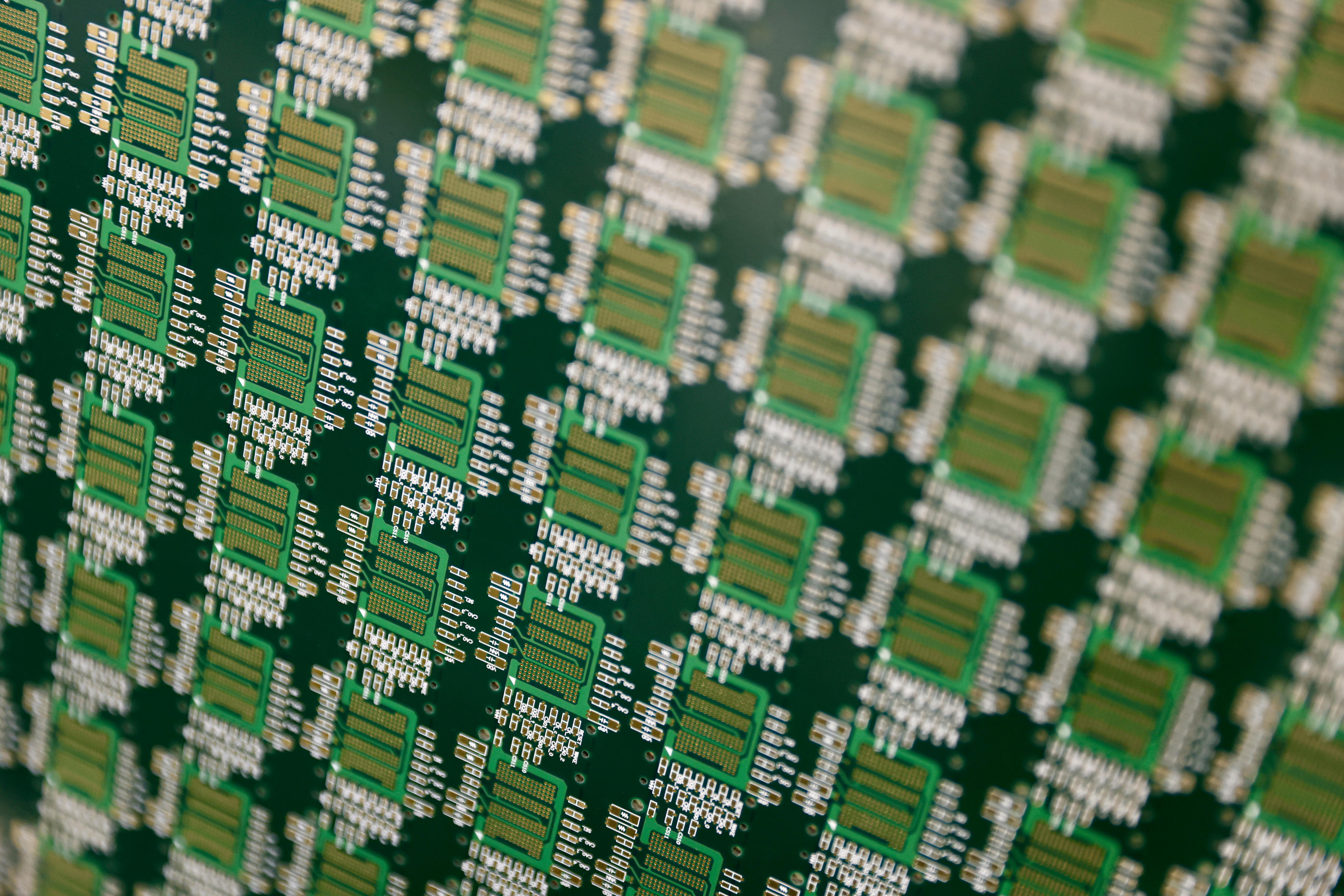 EE.UU. anuncia nueva investigación a semiconductores “fundacionales” chinos