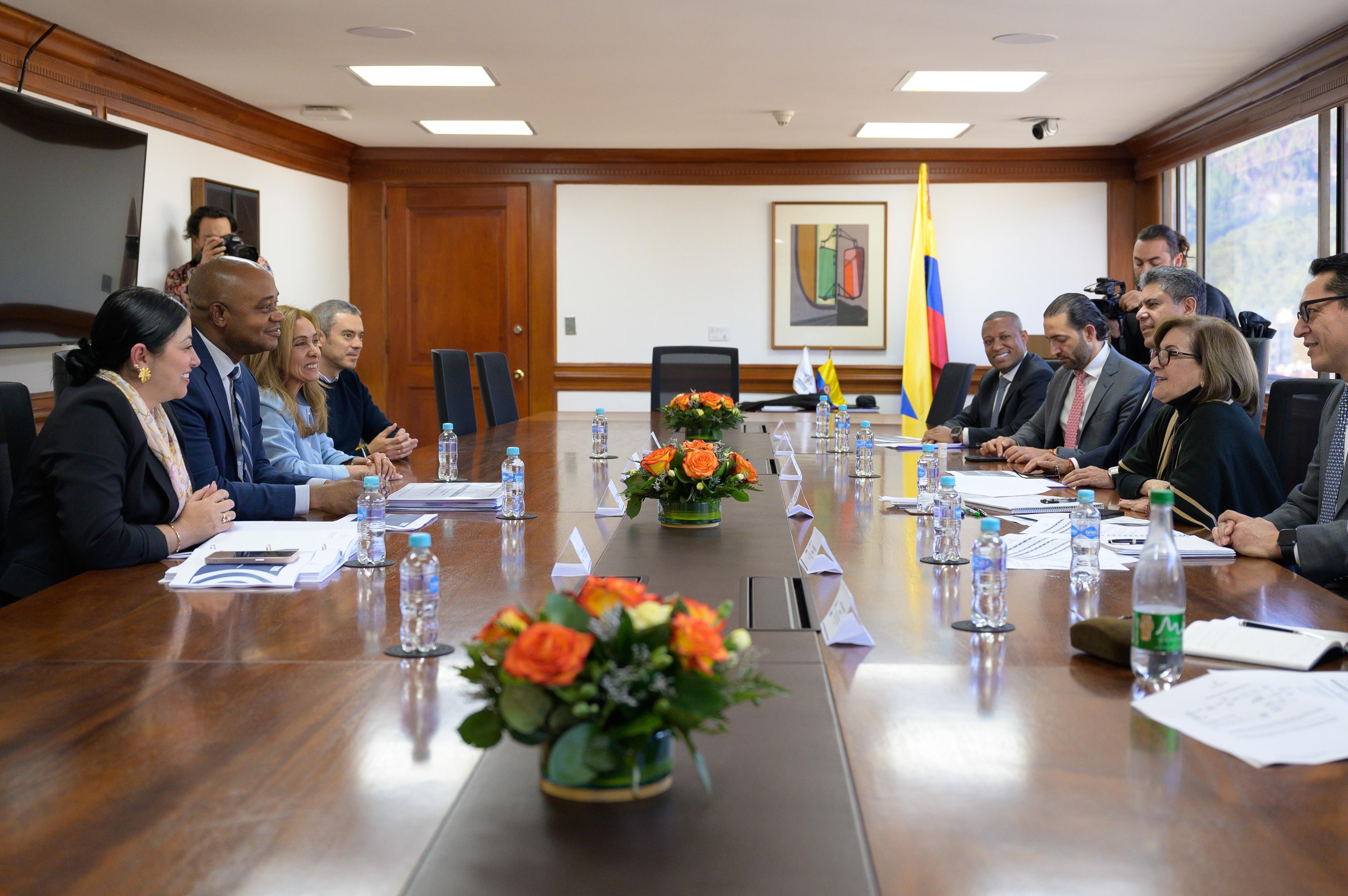 Canciller afirmó que la próxima semana anunciará quién asumirá expedición de pasaportes