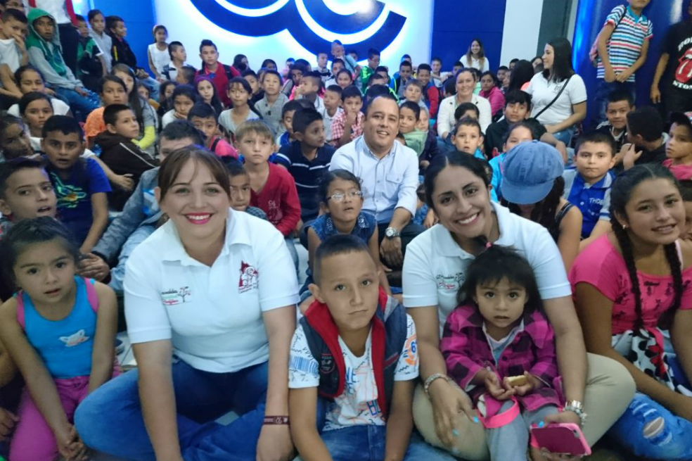 Niños cafeteros se acercan a la magia del cine