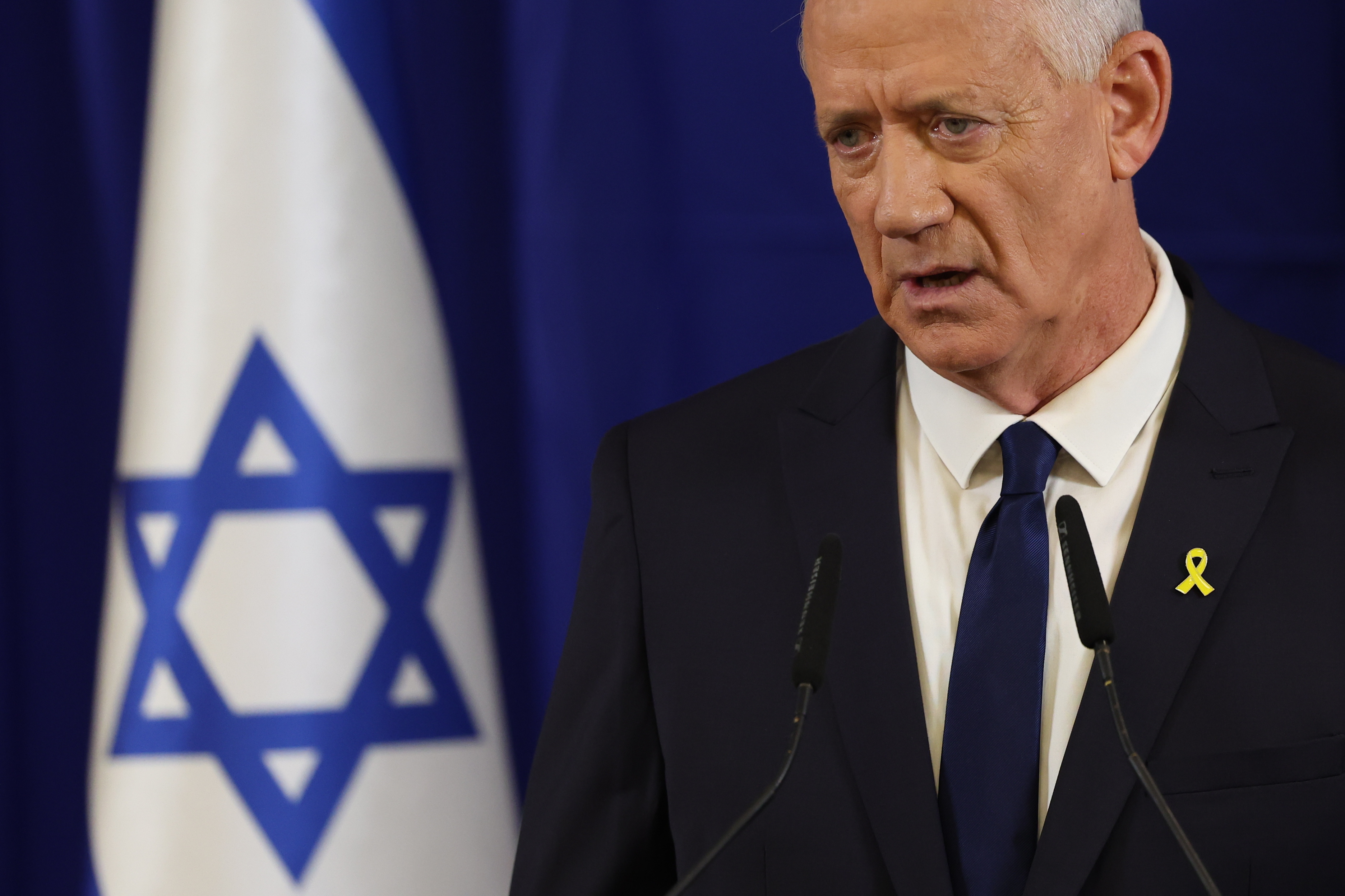 Ramat Gan (Israel), 09/06/2024.- Israeli War Cabinet Minister Benny Gantz holds a press conference in Ramat Gan, near Tel Aviv, Israel, 09 June 2024. Gantz announced his resignation from Israel's emergency government. EFE/EPA/ABIR SULTAN
