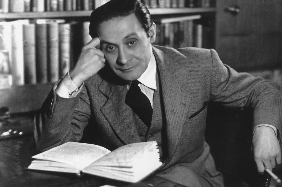 Enrique Jardiel Poncela (15 de octubre de 1901 - 18 de febrero de 1952).