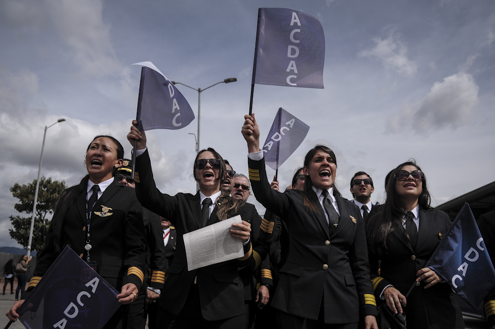 No exigimos lujos ni excentricidades: esposas de pilotos de Avianca
