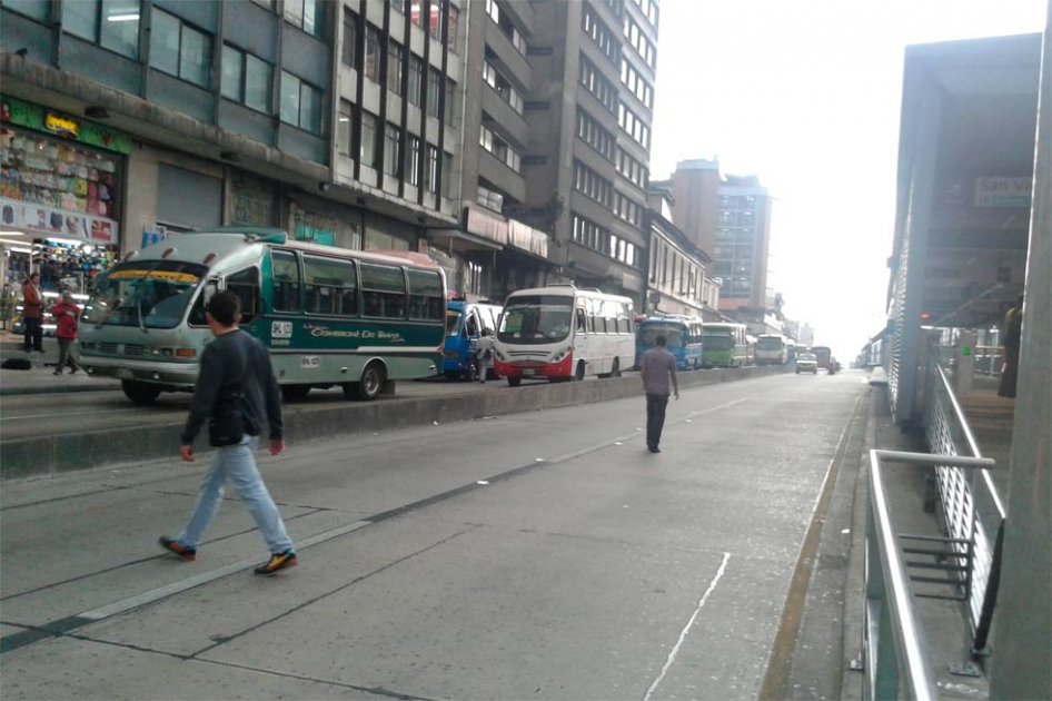 Buscan que ciudadanos no transiten por carril exclusivo de Transmilenio