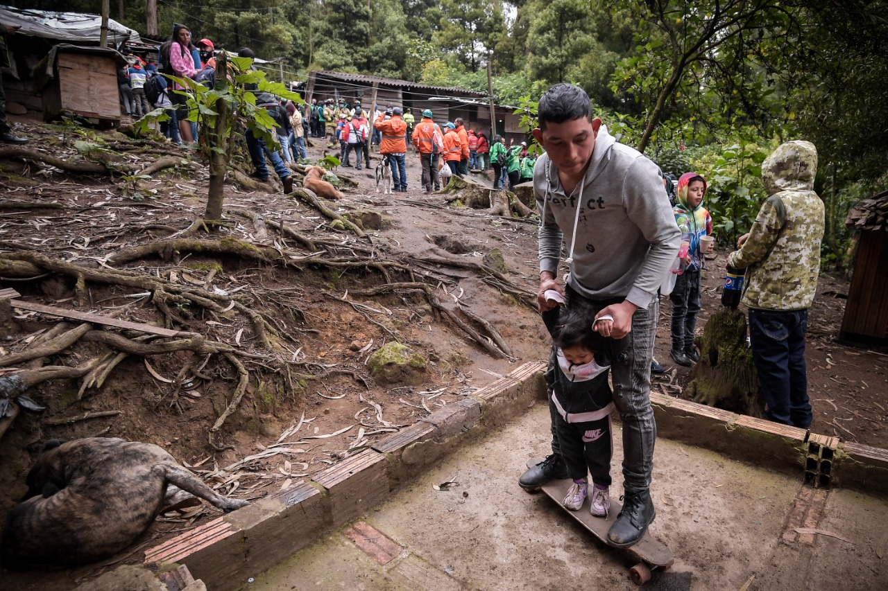 Este terreno ha estado en disputa entre la comunidad y el Distrito, en particular con el Acueducto de Bogotá, entidad que compró el terreno.