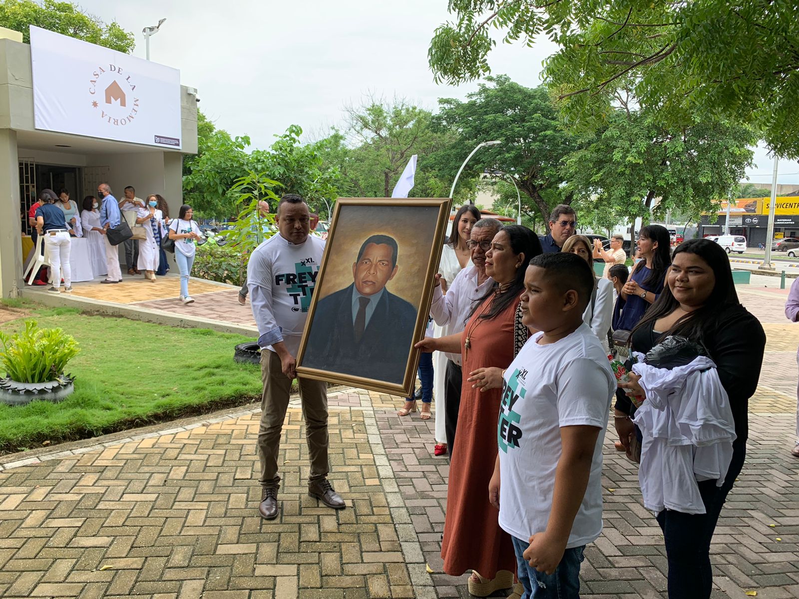 La familia de Freytter asistió a un evento presidido por la Agencia de Defensa del Estado, en el marco de una solución amistosa para que el caso no fuese juzgado por la Corte Interamericana. El monumento fue instalado en Barranquilla.