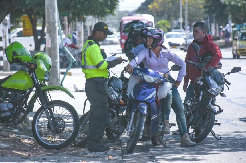 Barranquilla: se mantiene la prohibición del parrillero hombre en moto