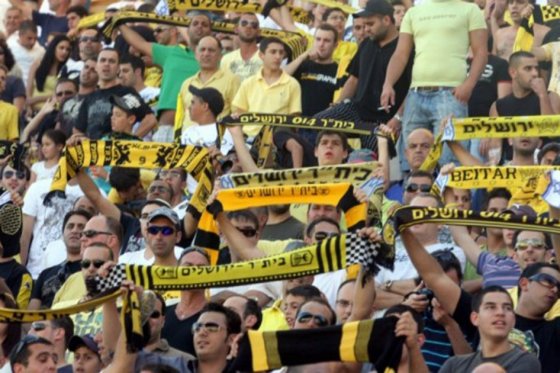 Equipo israelí presentó a dos jugadores musulmanes, pese al rechazo de sus hinchas