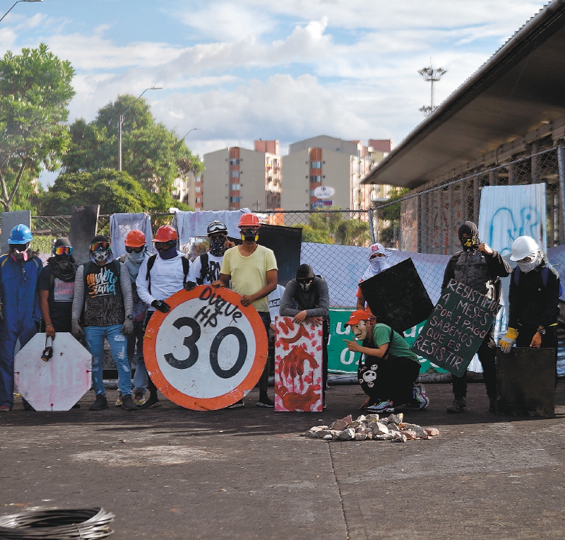 Unión de Resistencias de Cali debate su participación política en 2022