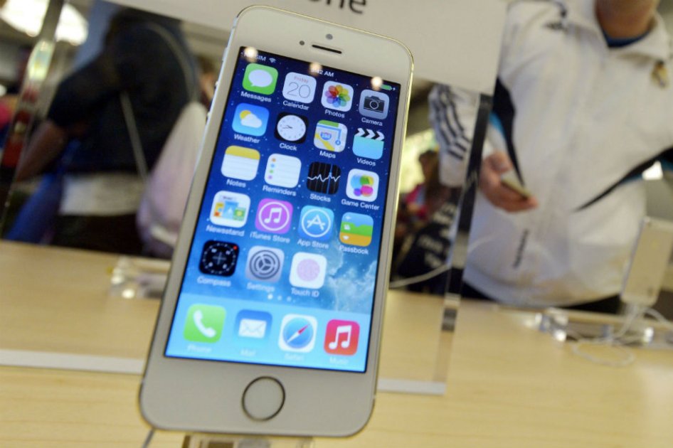 Ladrón de iPhone reenvía a su víctima la lista de contactos en papel