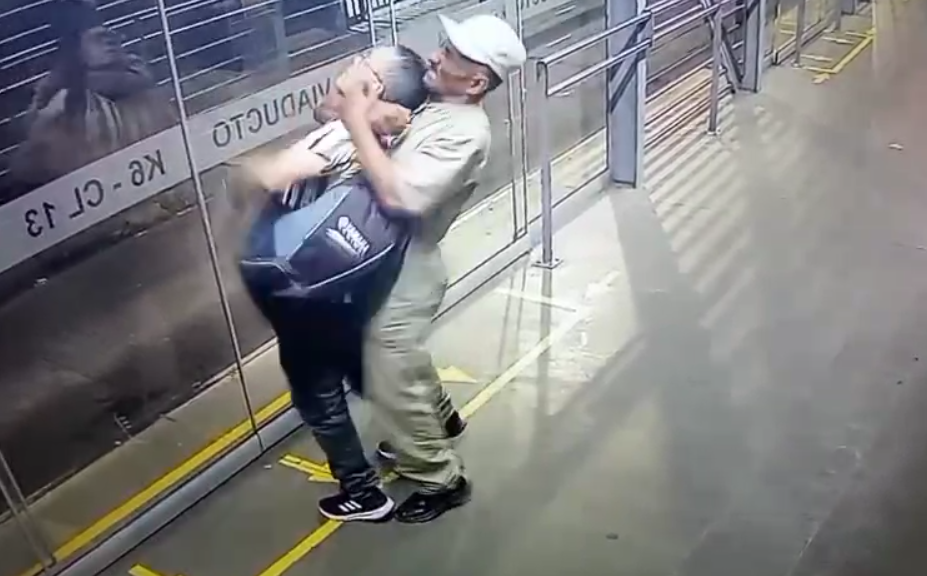 Capturan a sujeto que usó llave de lucha para robar a hombre en Megabus de Pereira