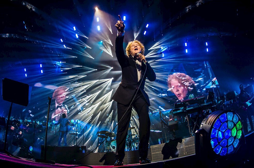 El cantante británico Mick Hucknall de la banda Simply Red se presenta durante un concierto en Ziggo Dome, en Amsterdam (Holanda).  / EFE