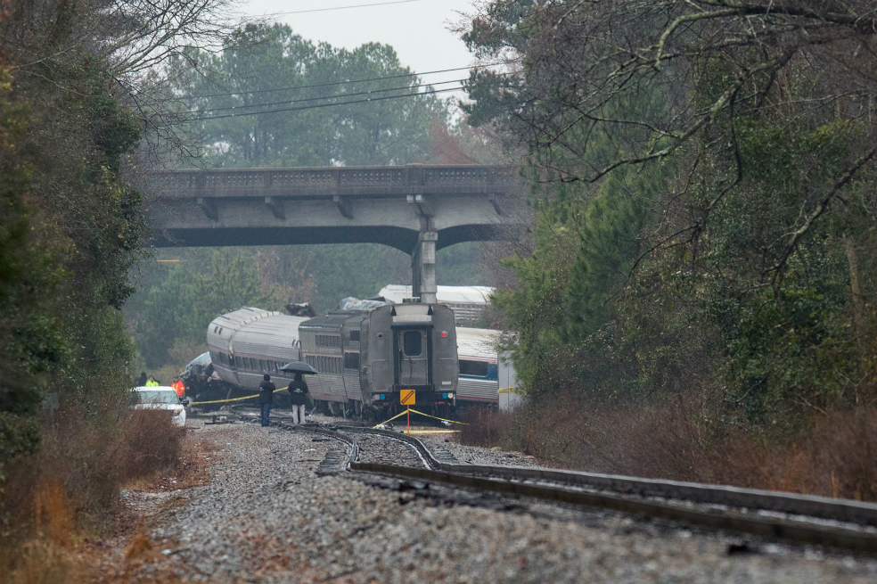 Dos muertos y 70 heridos por una colisión de trenes en Carolina del Sur, EE.UU.