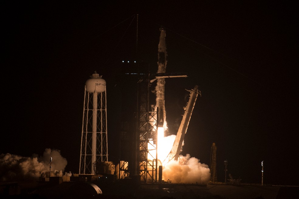La nueva tripulación de cuatro astronautas viaja rumbo a la estación espacial
