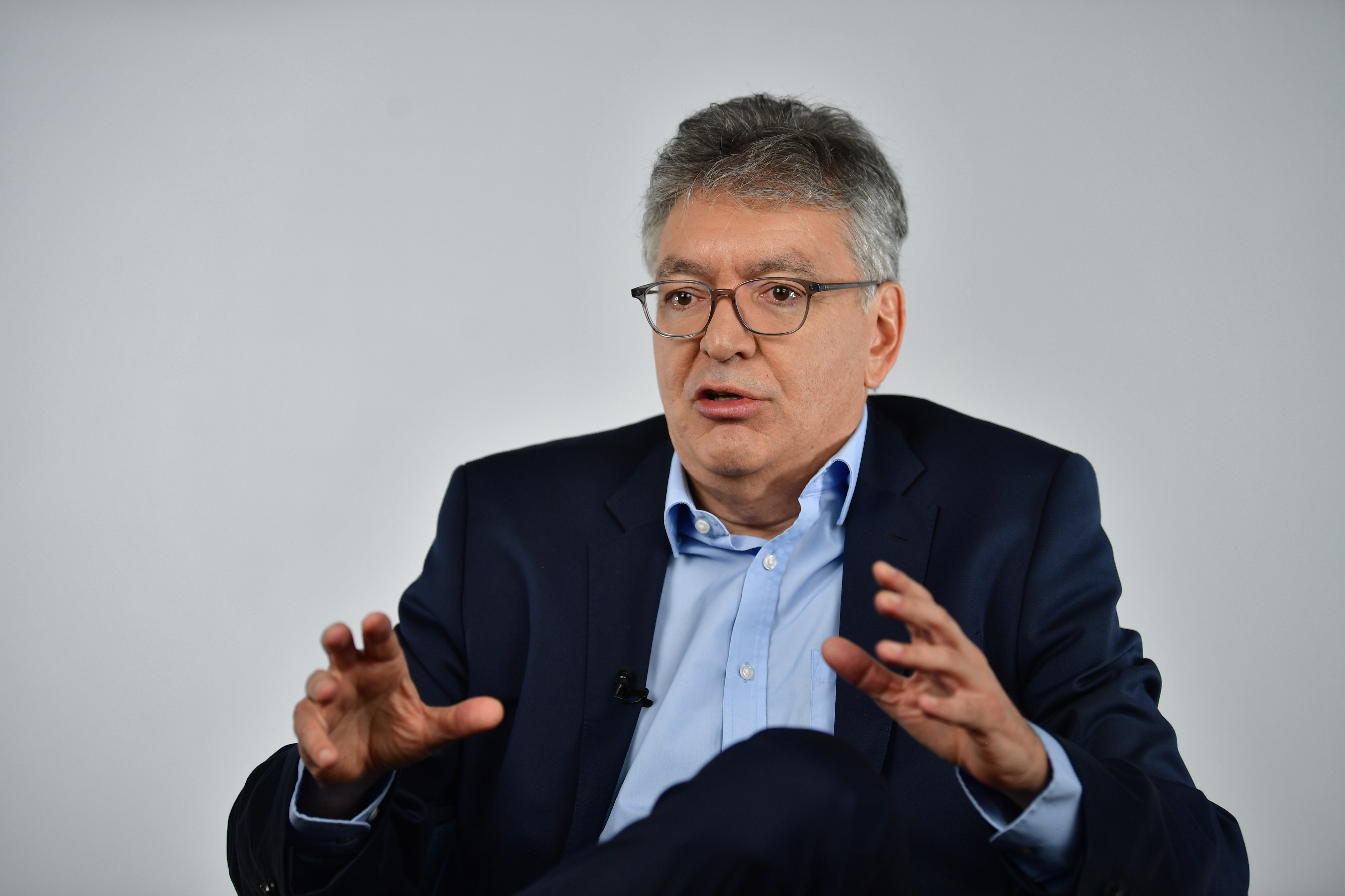 “Gustavo Petro, no haga parte del club de autócratas, sea demócrata”: Mauricio Cárdenas