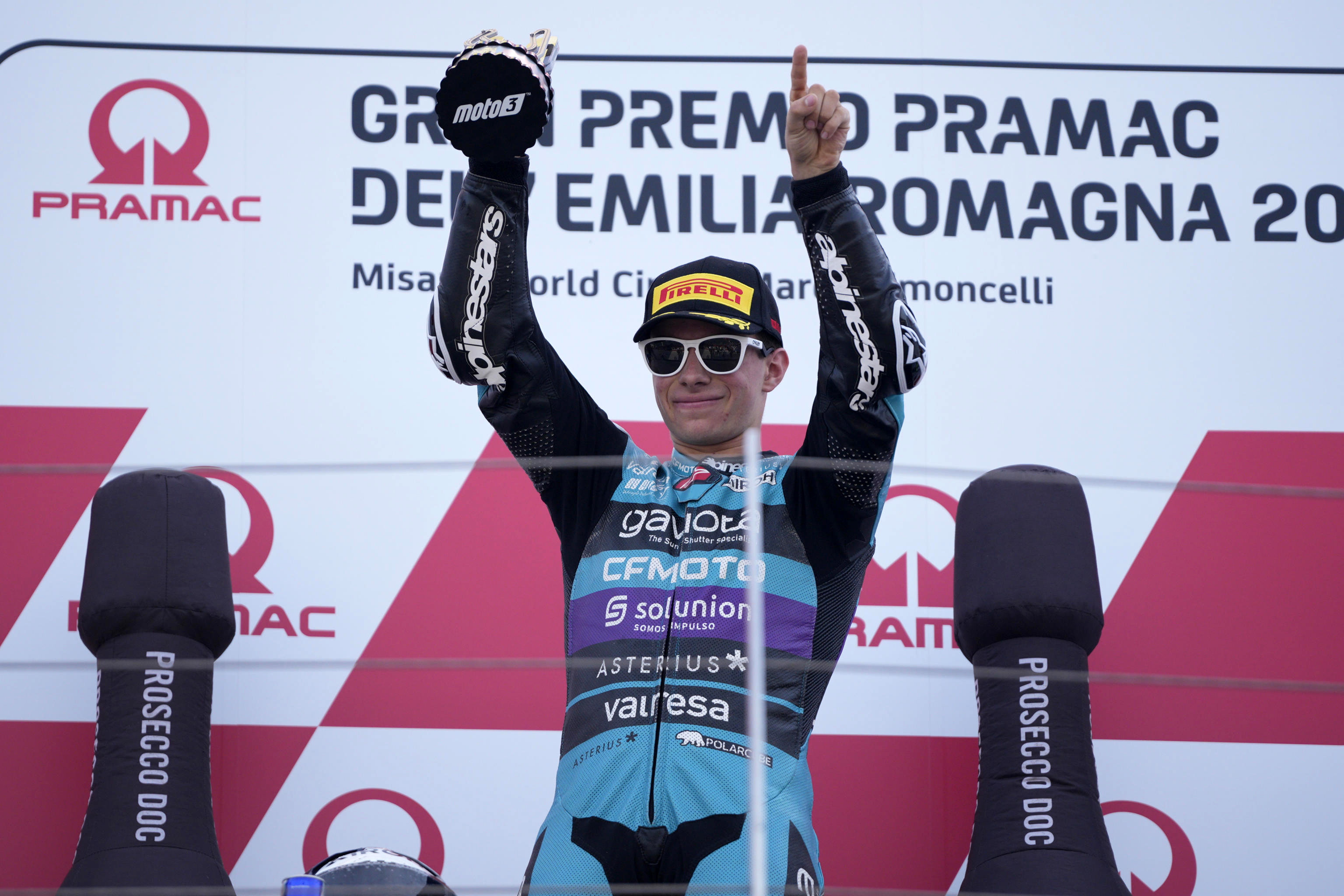 David Alonso logró su octava victoria y se acerca al título mundial de la Moto3