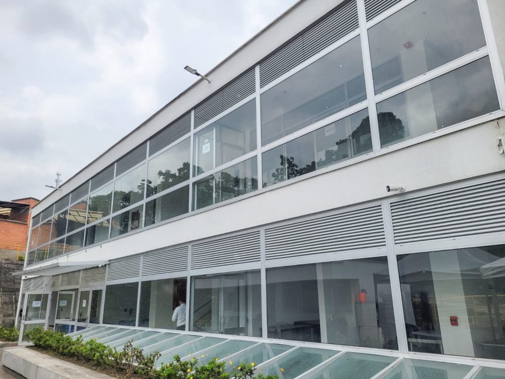 Con limitación de equipos y personal, así funciona el Hospital Público Veterinario de Manizales