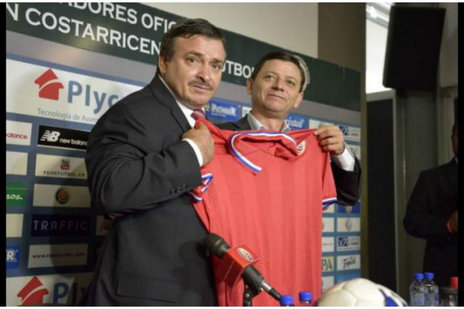 Costa Rica presenta a Oscar Ramírez como su nuevo seleccionador