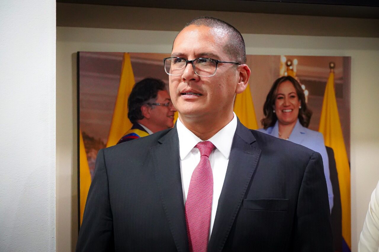 Supersalud anuncia cambio en los interventores de Famisanar, Coosalud y Asmet Salud