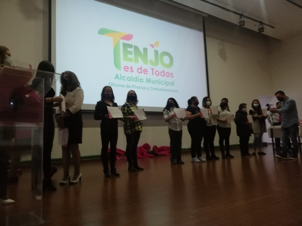 50 mujeres de Tenjo, Cundinamarca, se graduaron de un diplomado en contra de la violencia intrafamiliar