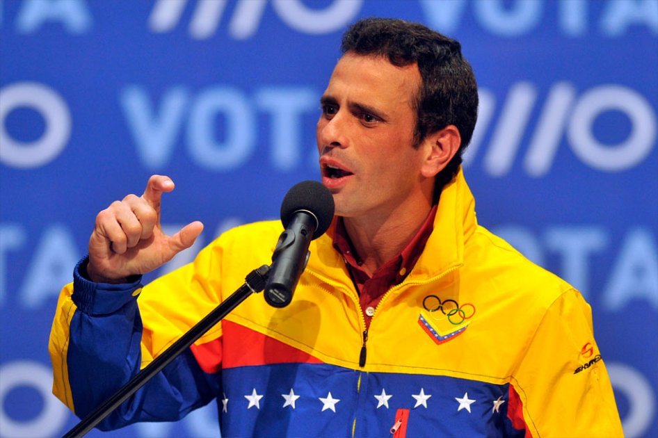 Capriles pide a sus partidarios levantarse y dejar la tristeza