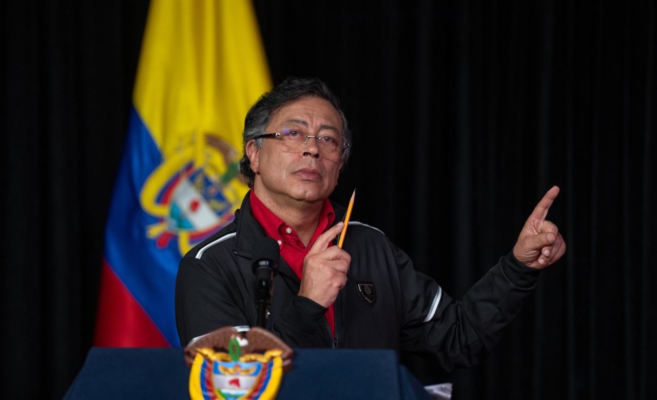 Presidente Petro mantuvo margen de aprobación en reciente encuesta de Invamer