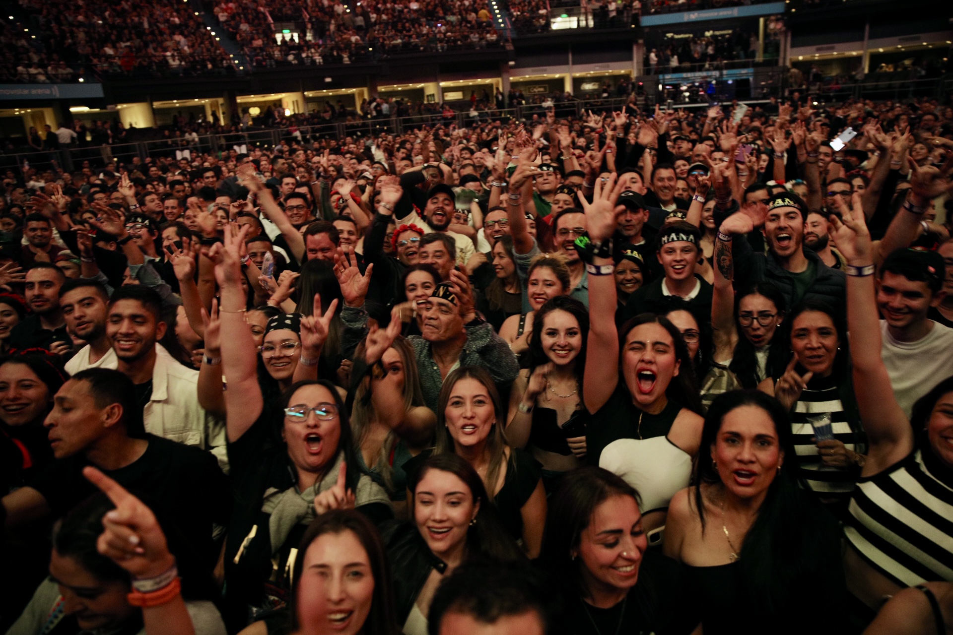 Fans de Maná en el Movistar Arena.