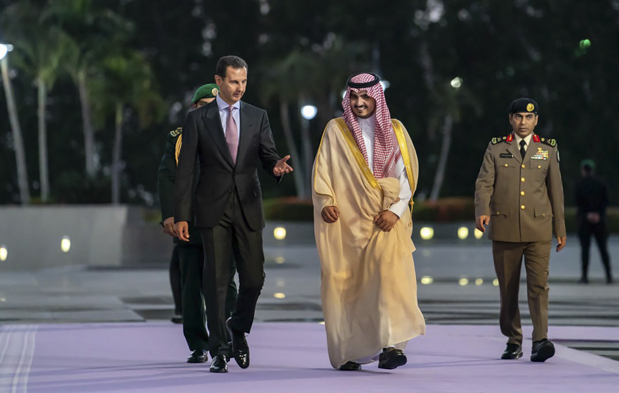 El retorno de Bashar al Asad: llegó a Arabia Saudita para cumbre de la Liga Árabe