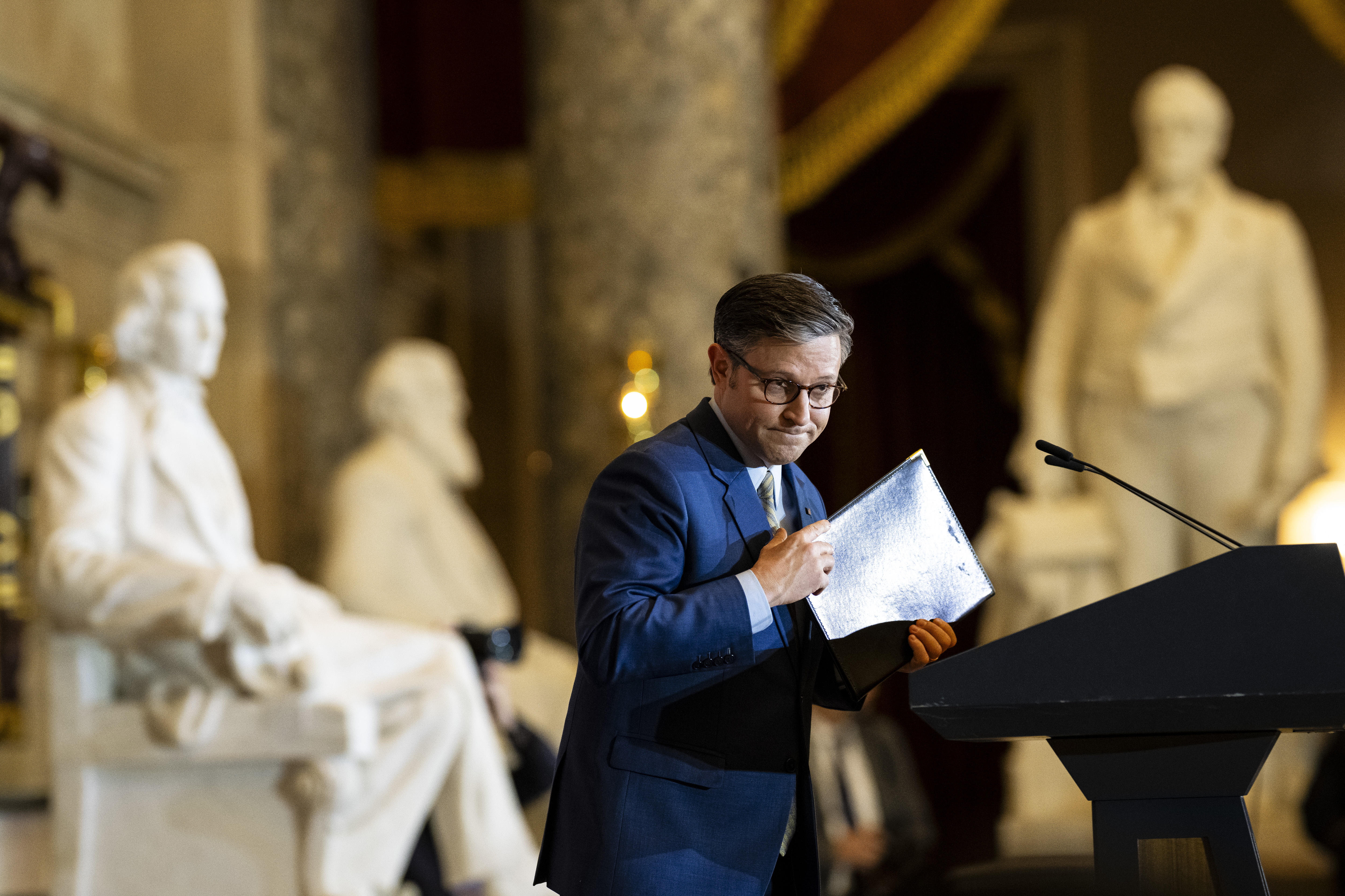 Washington (United States), 10/12/2024.- US Speaker of the House Mike Johnson (R-LA) leaves the stage after delivering remarks, during a ceremony to commemorate the bicentennial of the Marquis de Lafayette's Address to the 18th Congress in Statuary Hall of the US Capitol in Washington, DC, USA, 10 December 2024. EFE/EPA/GRAEME SLOAN