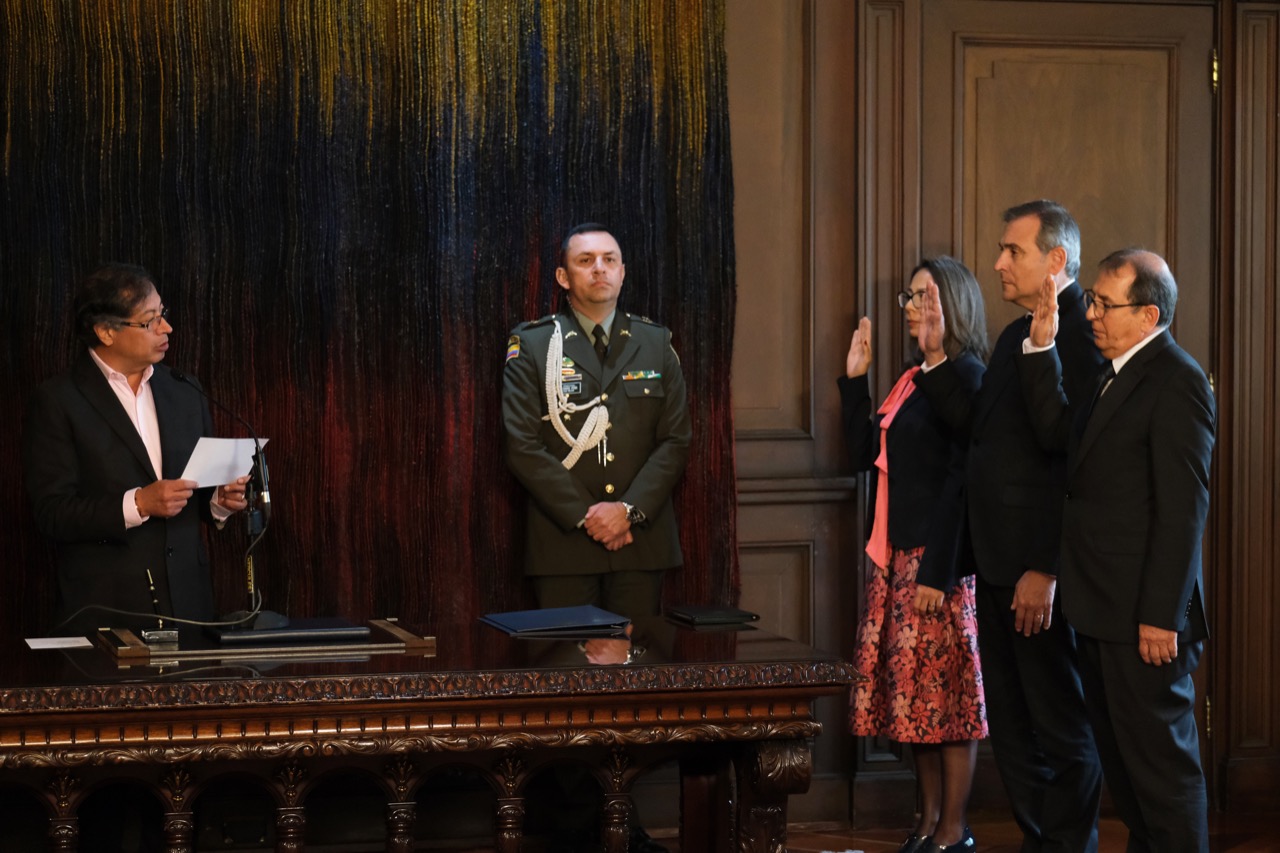 Petro nombra dos embajadores para apoyar demanda contra Israel en La Haya