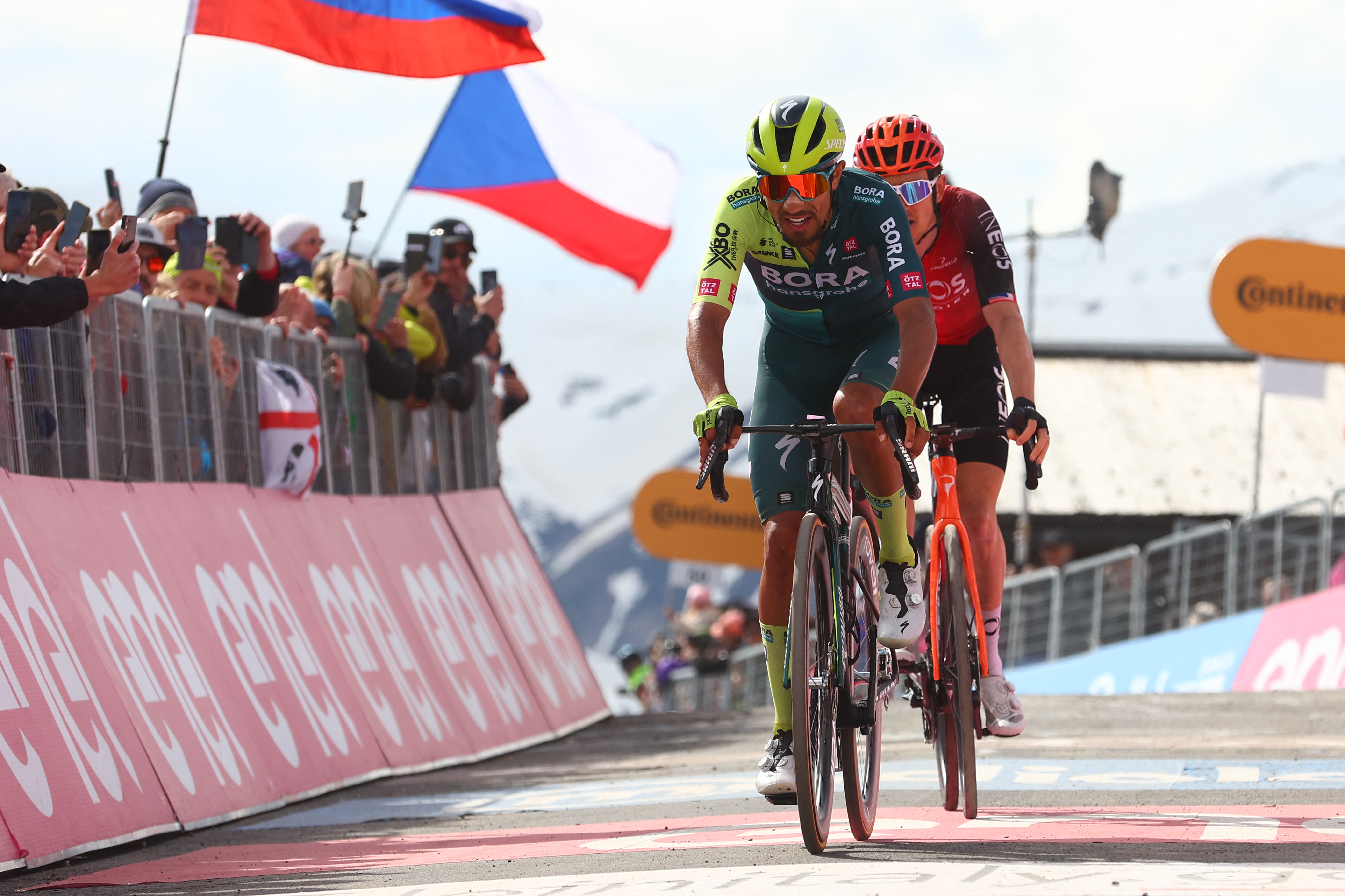 ¿Daniel Felipe Martínez aseguró el segundo puesto? Lo que le queda a Ineos en el Giro