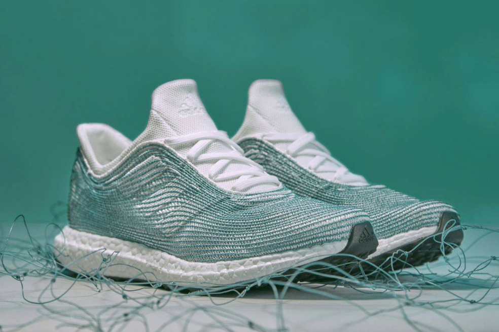 Adidas anuncia que a partir de 2024 sus colecciones estarán hechas con plásticos reciclados