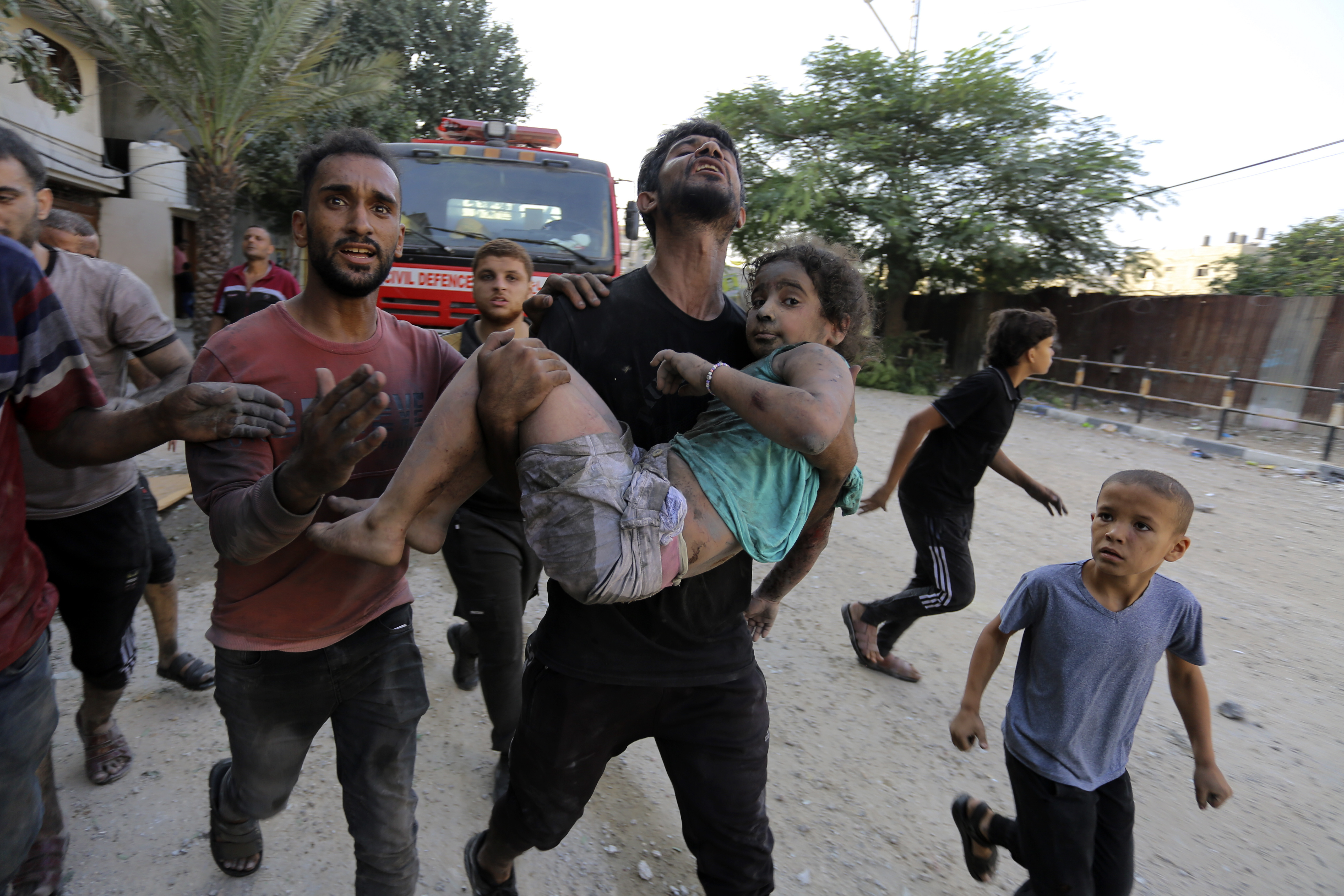 Así fue el rescate tras el segundo bombardeo en campo de refugiados en Gaza