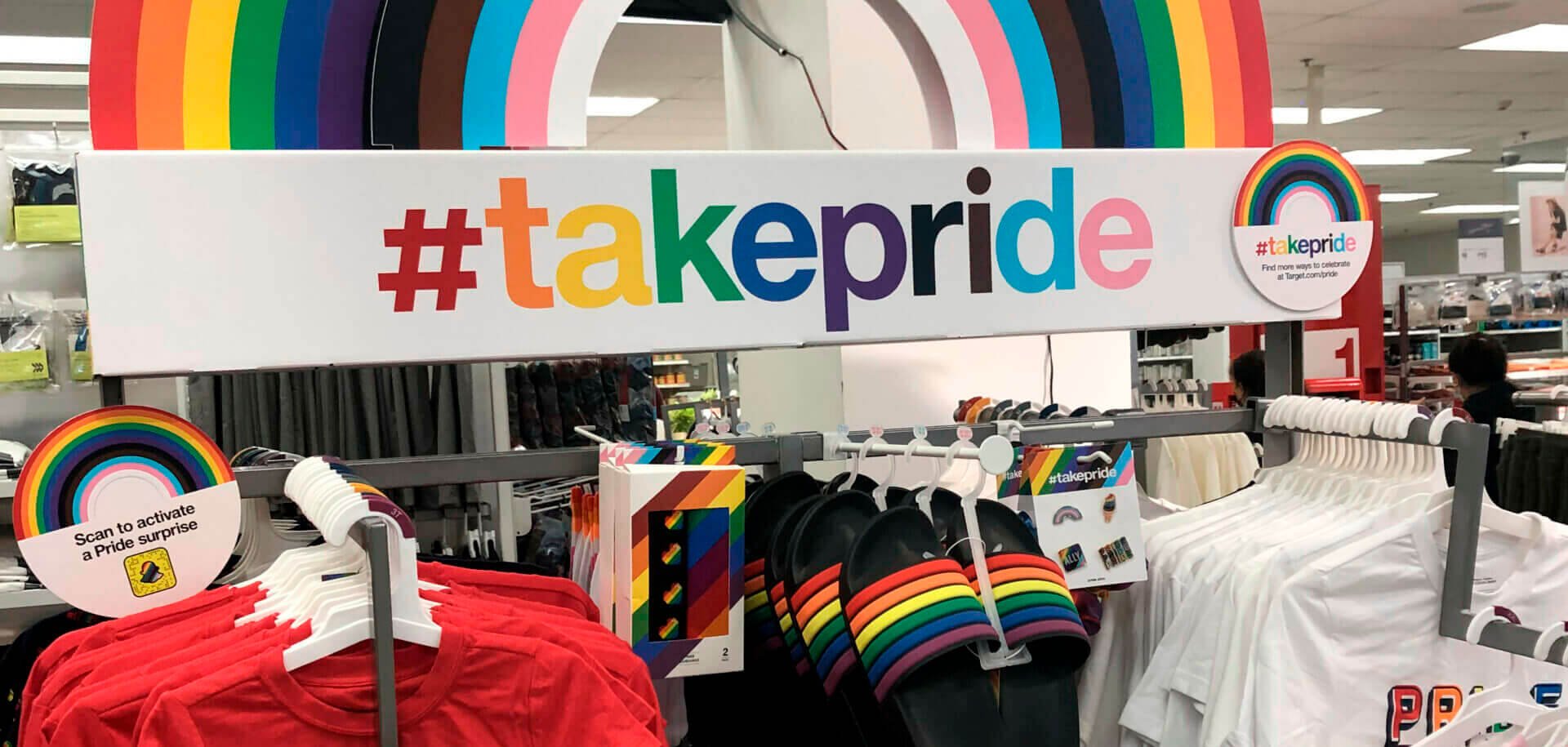 Target retira productos LGBTIQ+ tras ataques violentos de algunos clientes