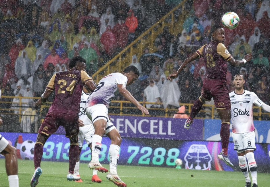 Tolima golpeó bajo el diluvio bogotano y derrotó a Fortaleza: vea el gol