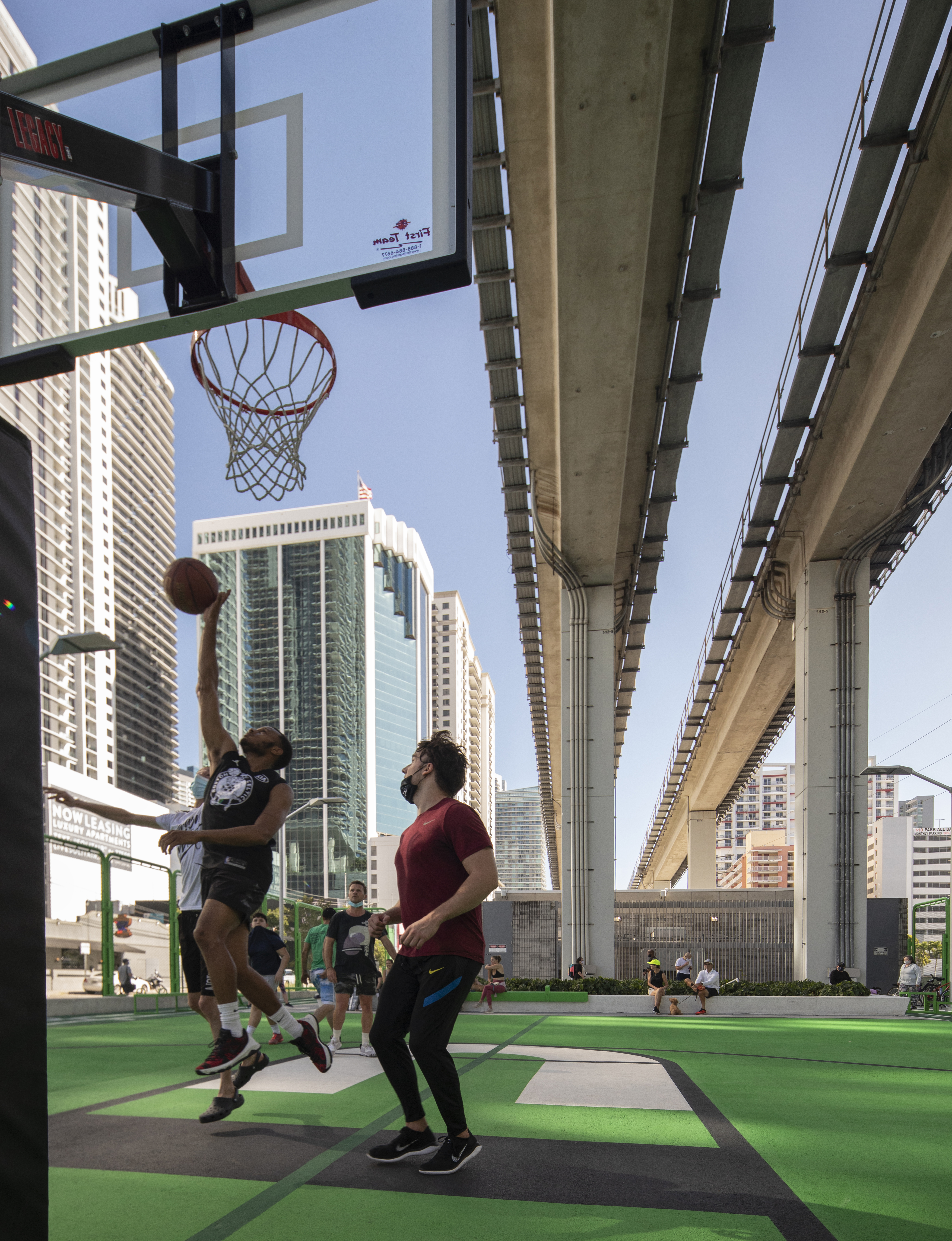 The Underline: este parque lineal abarca un proyecto de 10 millas que le dan un nuevo espacio para disfrutar al aire libre debajo de las líneas del MetroTrail de Miami.