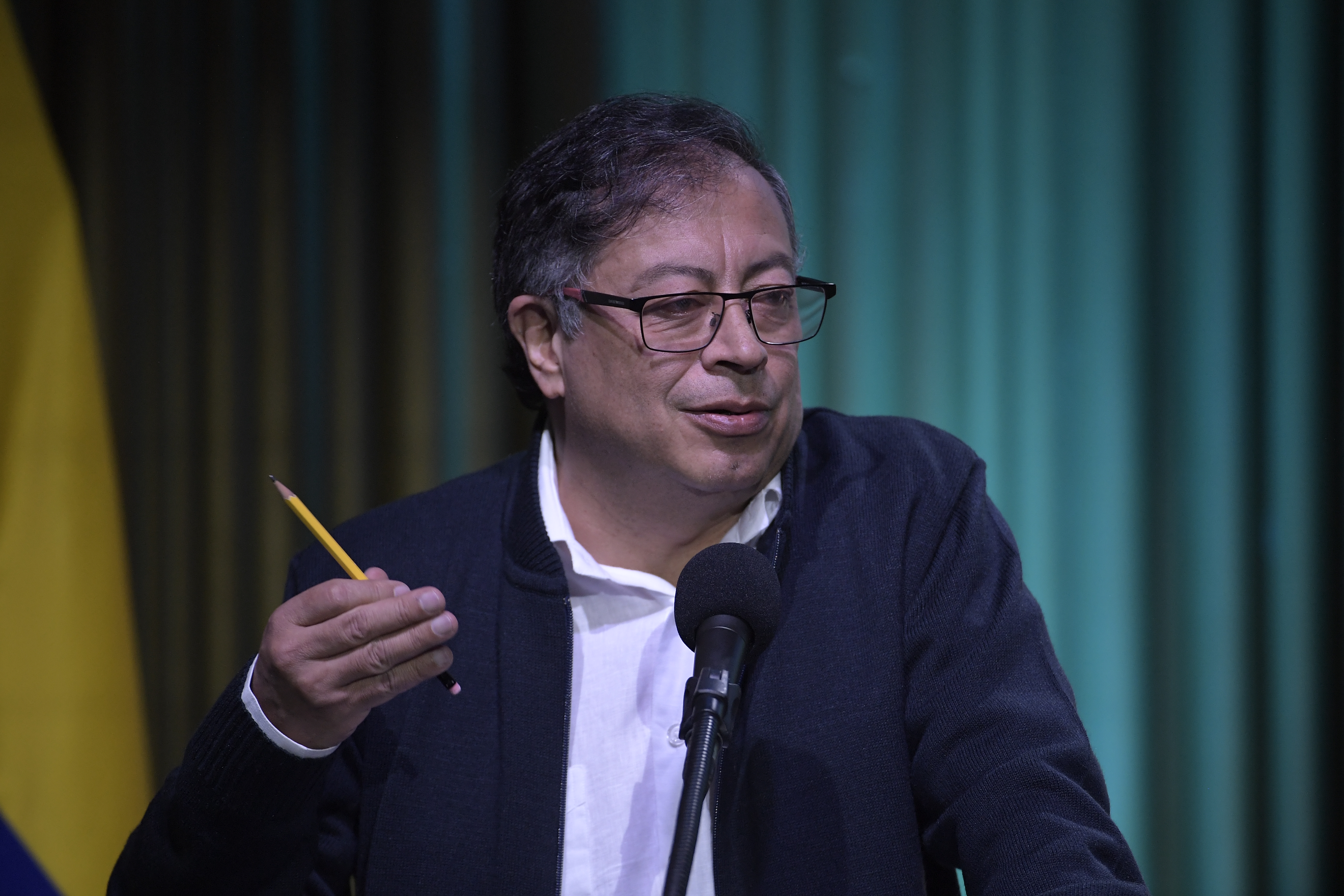 Presidente de la República, en el evento donde se realizó la entrega simbólica del fondo documental digital de la Comisión de Esclarecimiento de la Verdad (CEV) al Archivo General de la Nación.