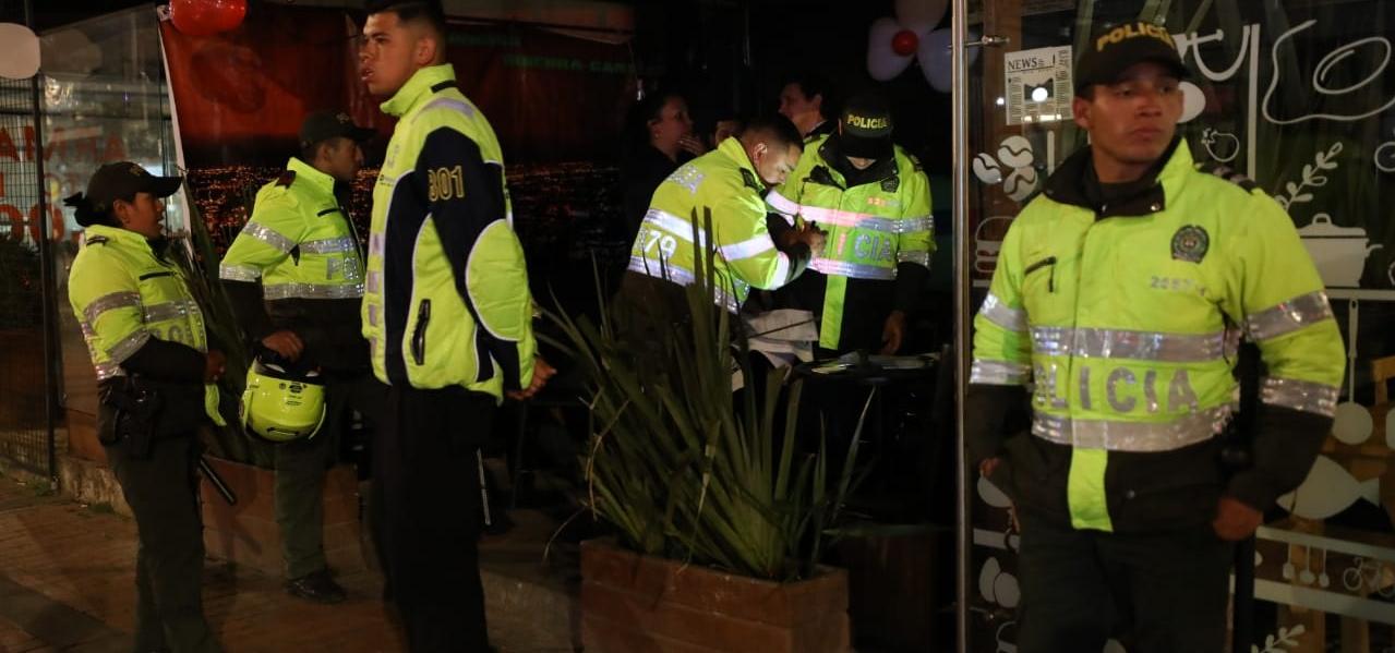 Cinco locales sellados y 14 armas blancas incautadas, balance de operativo en zona rosa de Bogotá