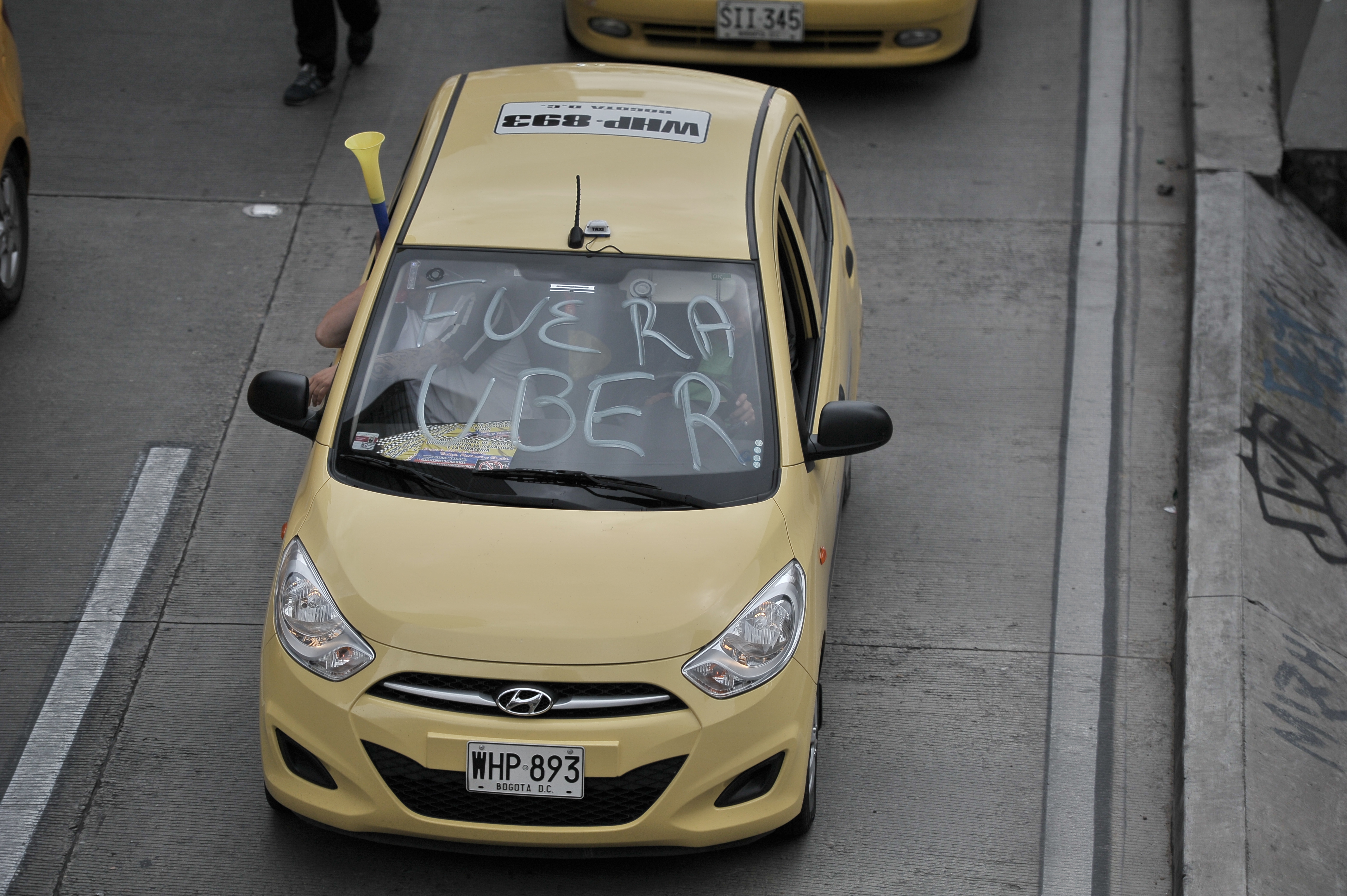 Diálogo y no paro: la petición del Mintransporte a los taxistas