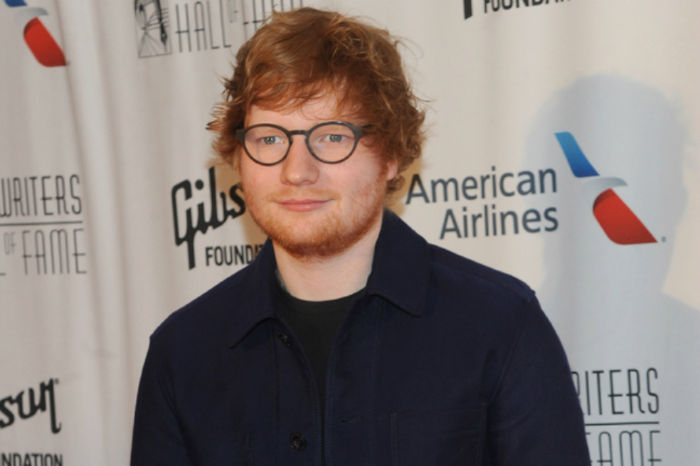 Las obras creadas por el cantante británico serán vendidas a través de la galería Heni.