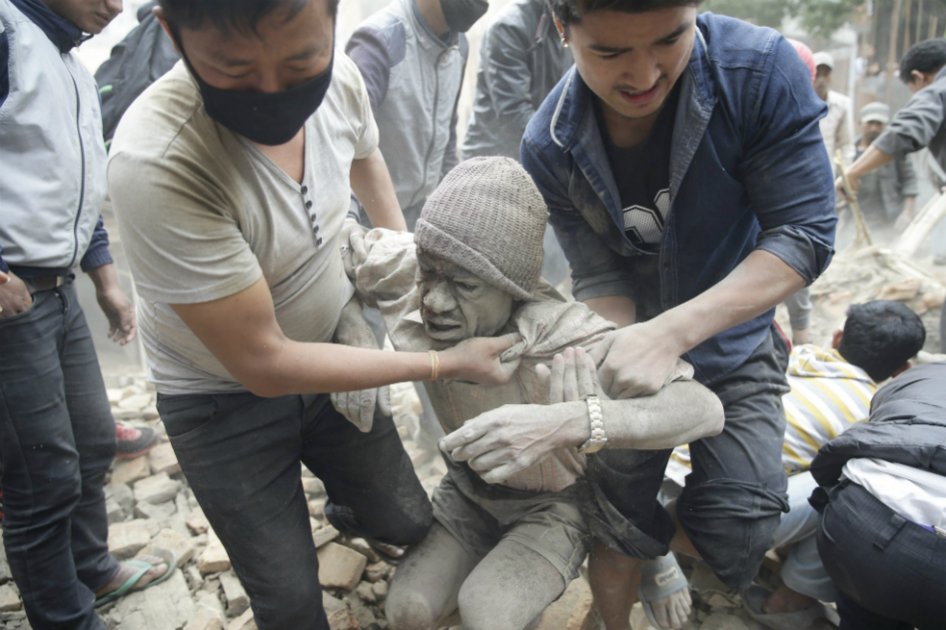 Al menos 13 muertos y edificios dañados en China por el terremoto de Nepal