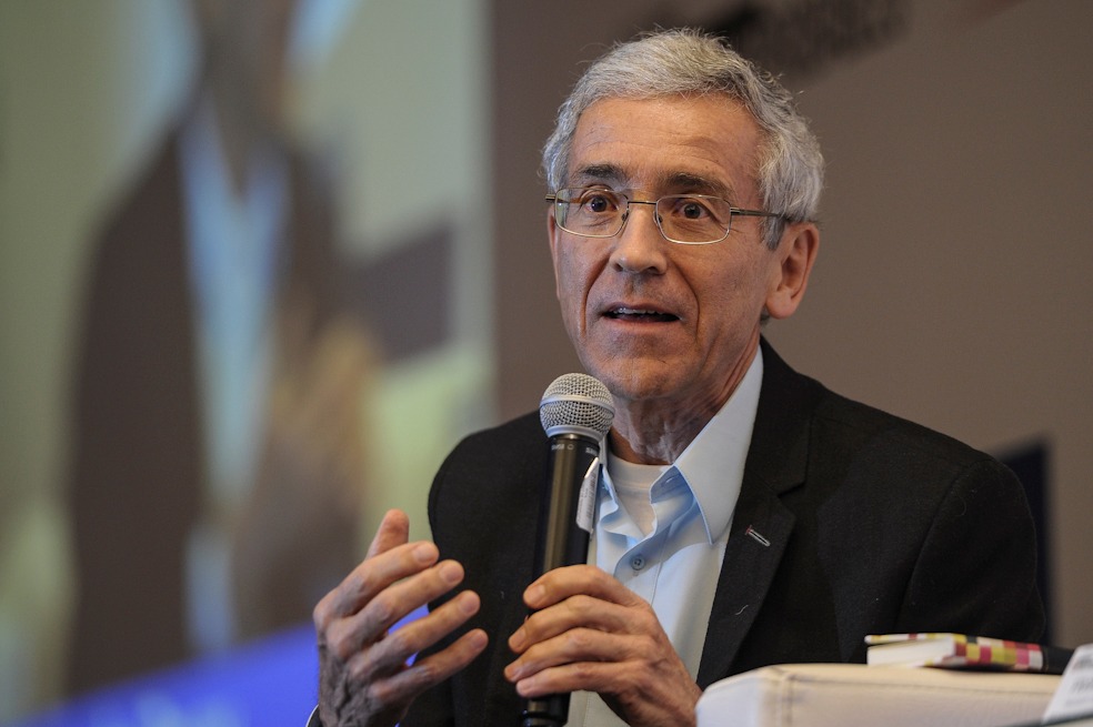 “Los seguimientos ilegales afectan la consolidación de la paz”: Francisco de Roux