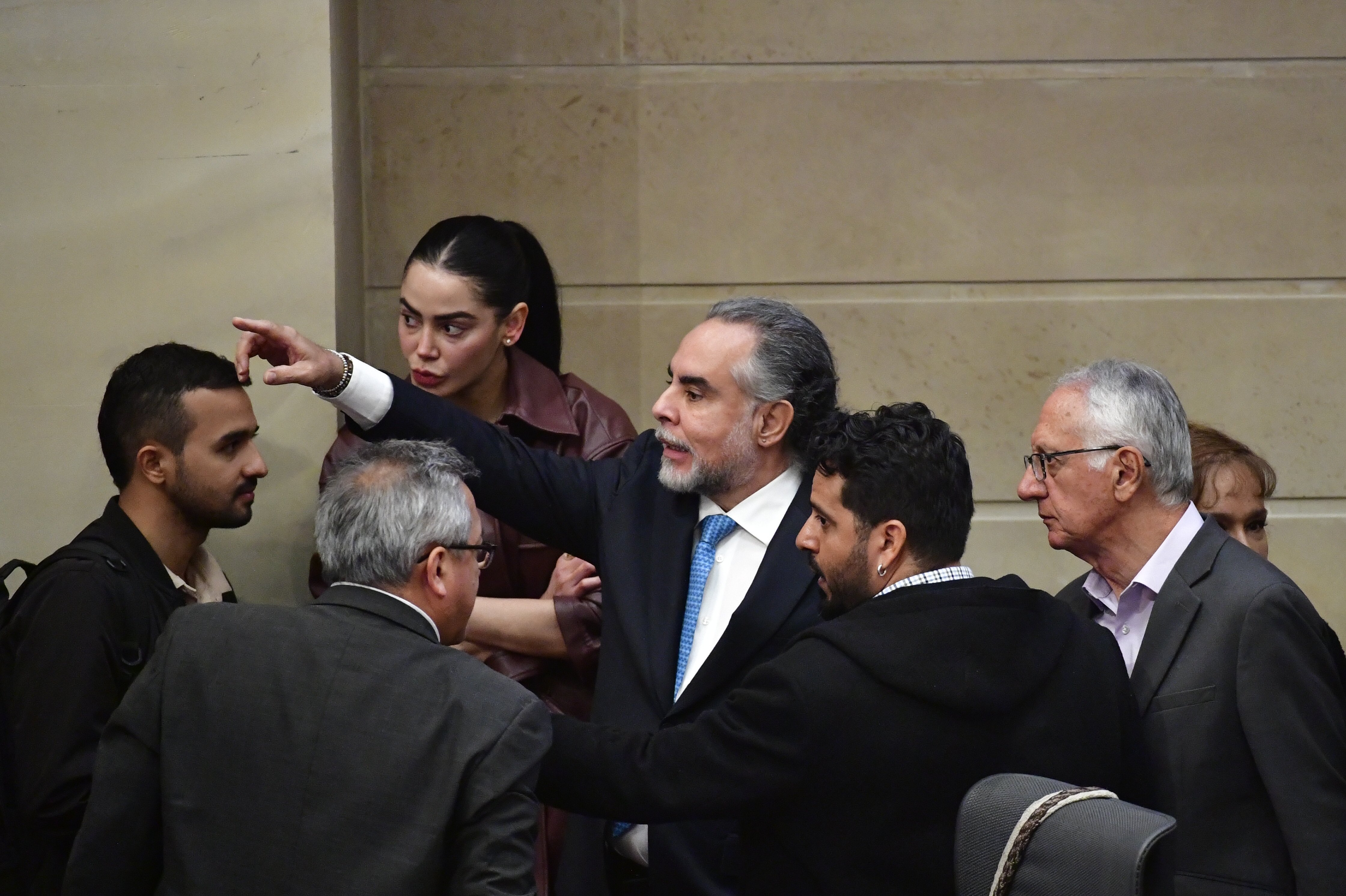 Roces entre Benedetti y bancada del Pacto le suman tensión al inminente remezón