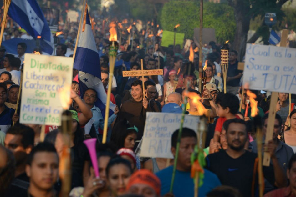 Indignados exigen renuncia del presidente de Honduras