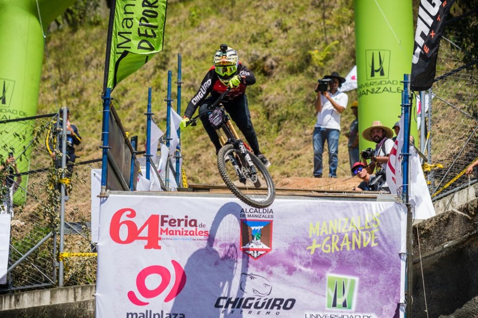La 13°edición del downhill urbano de la Feria de Manizales la ganó el checo Tomas Slavik