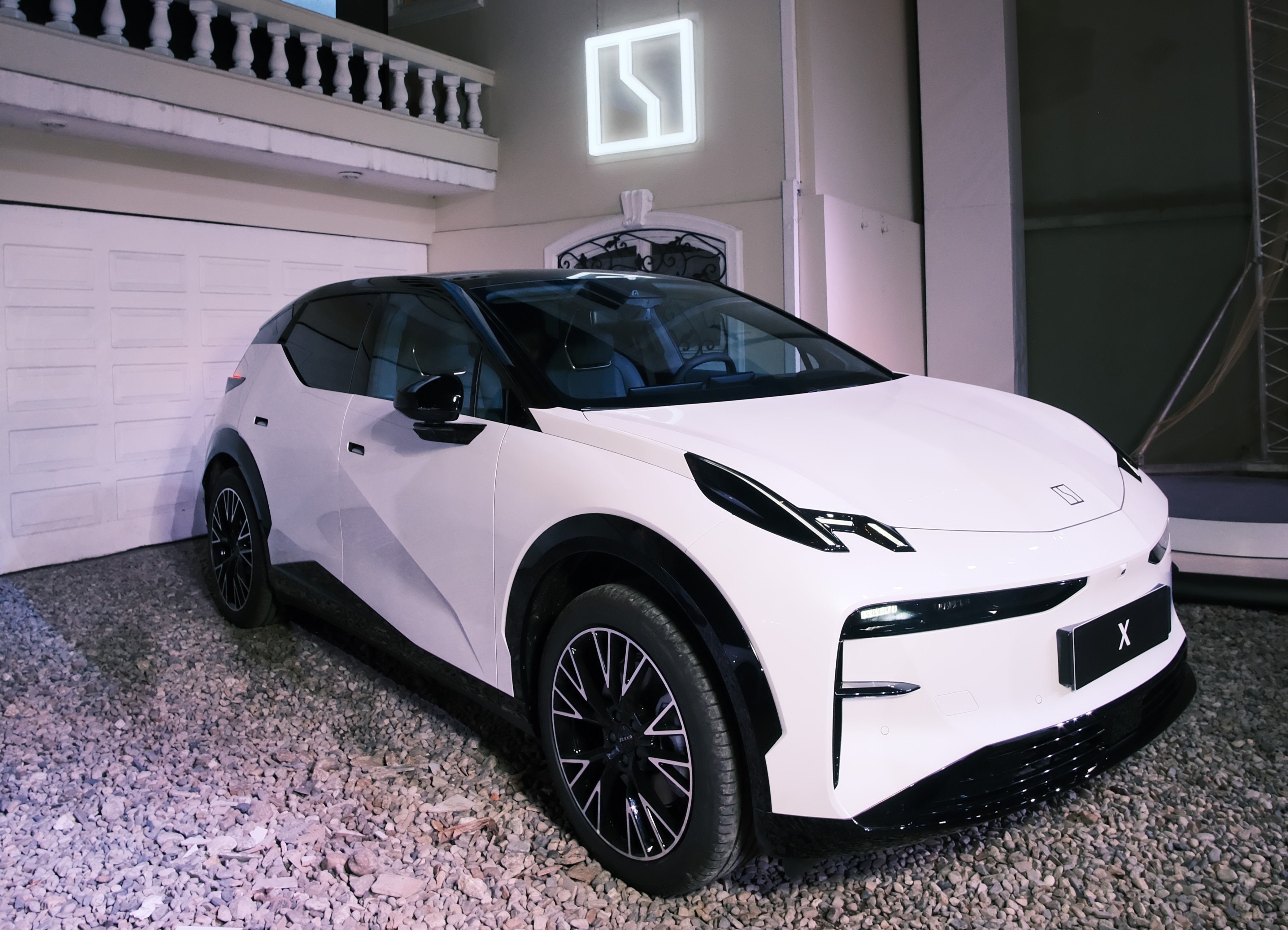 El carro eléctrico más seguro de 2024 se vende en Colombia