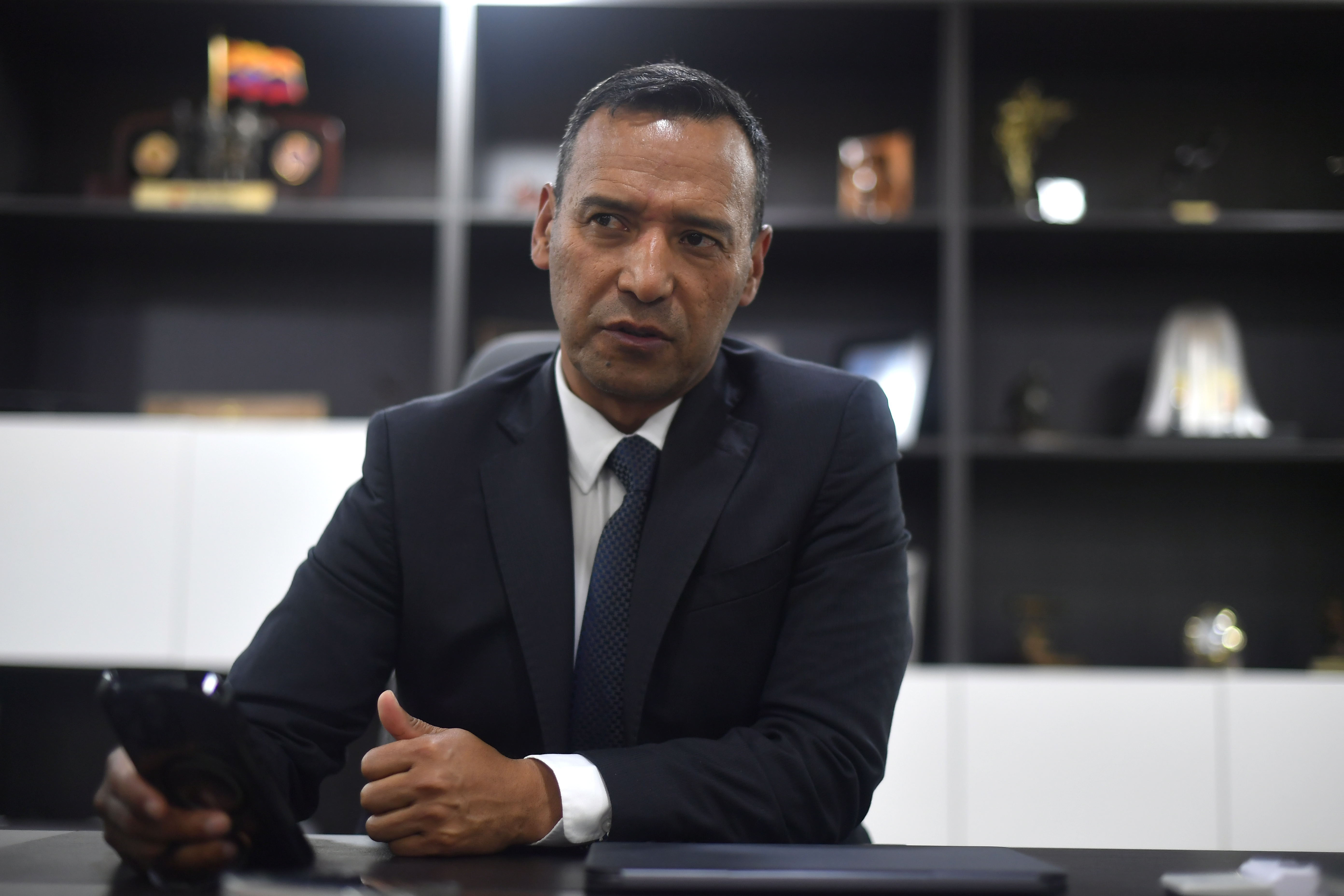 Ministro de Defensa habló sobre posible presencia de menores de edad en recientes bombardeos