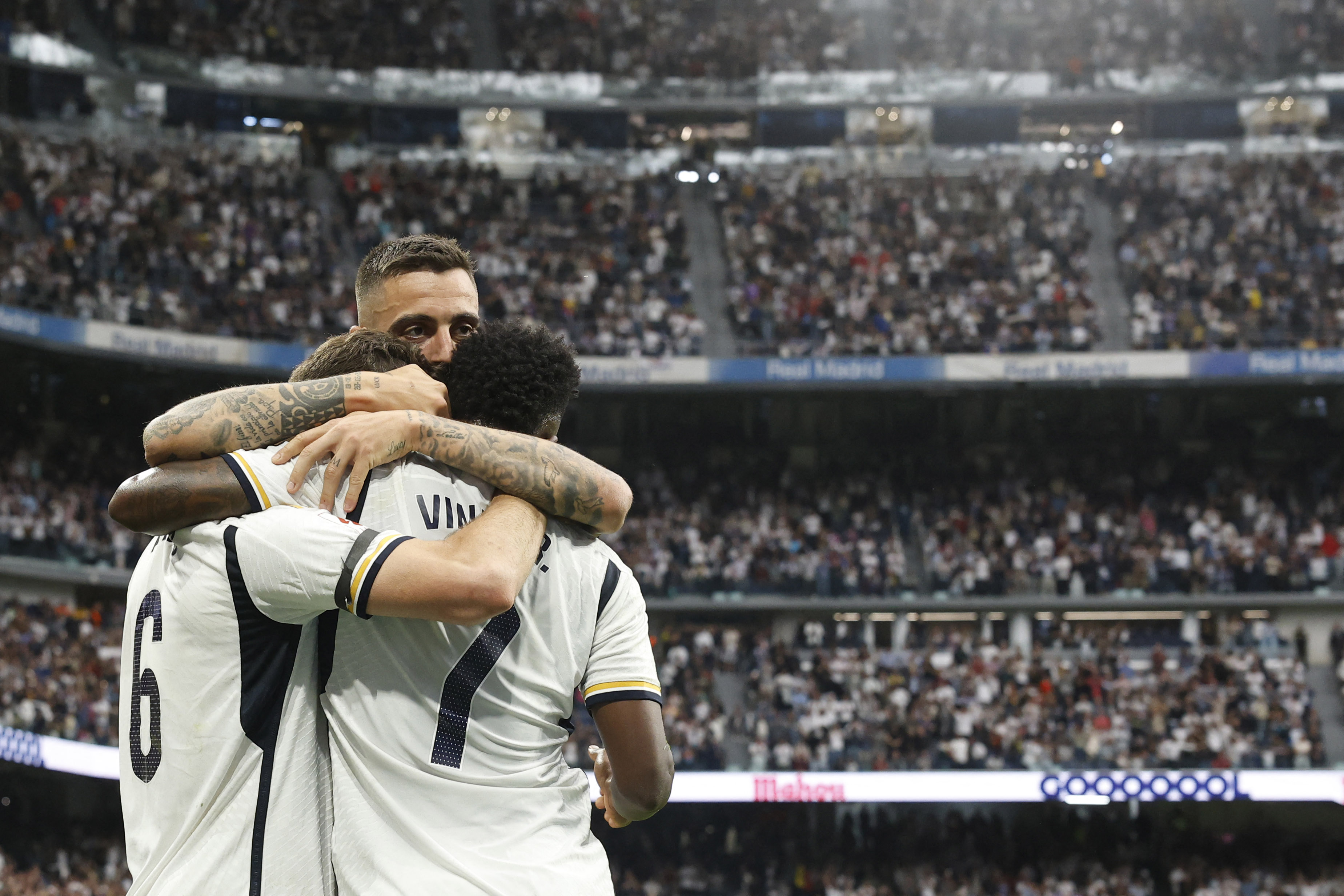 Real Madrid se proclama campeón de Liga tras la derrota del Barcelona ante Girona
