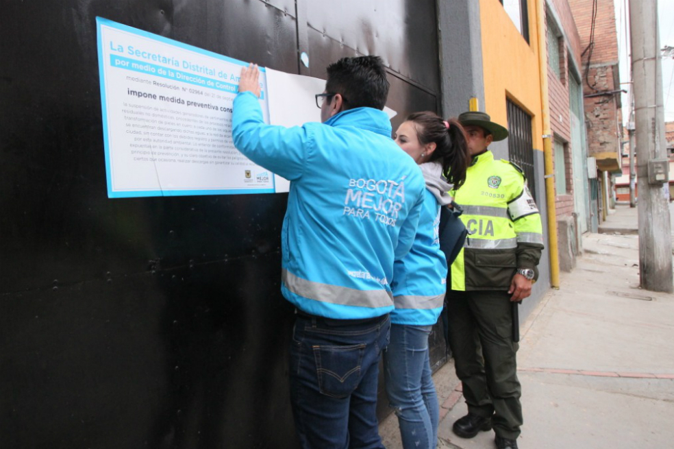 Por contaminar el agua del sur de Bogotá, sellan 50 curtiembres del barrio San Benito